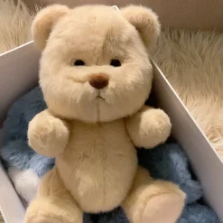 Nino – L’ours en peluche articulé fait main avec son déguisement de requin