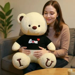 Ours en peluche avec t-shirt “Love”