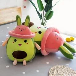 Peluche avocat mignon avec chapeau