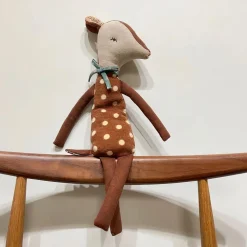 Peluche biche pour nouveau-né