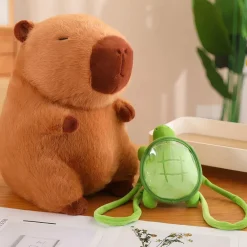 Peluche capybara avec sac à dos tortue