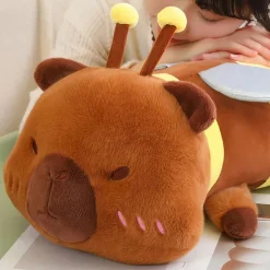 Peluche capybara déguisé en abeille