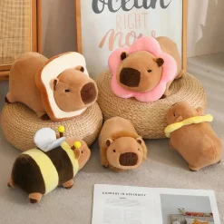Peluche capybara déguisée style kawaii