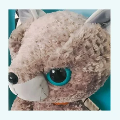 Peluche chat beige mécontent assis