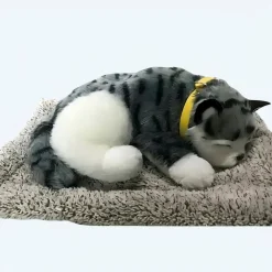 Peluche chat gris tigré endormi