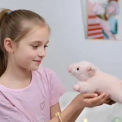 Peluche cochon allongé adorable