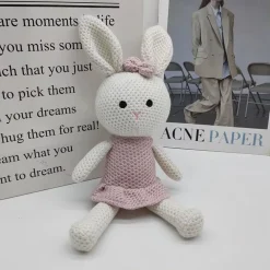 Peluche crochet mademoiselle lapin