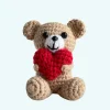 Peluche crochet ours avec un coeur