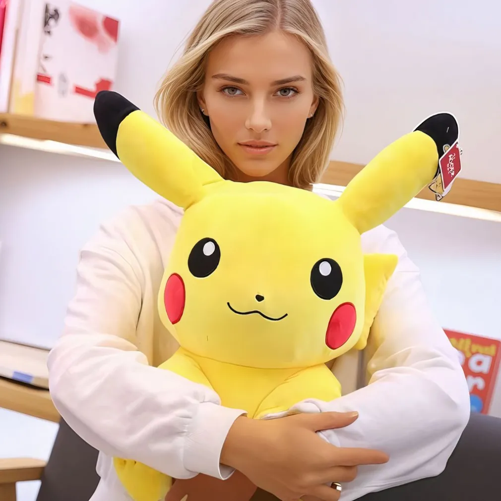Peluche géante Pikachu souriant