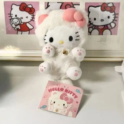 Peluche Hello Kitty avec un déguisement tout mignon