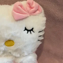 Peluche Hello Kitty qui respire avec berceuse apaisante
