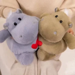 Peluche hippopotame avec un coeur