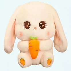 Peluche lapin tenant une carotte
