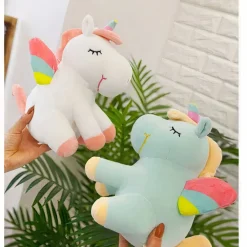 Peluche licorne bleue arc-en-ciel