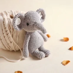 Peluche éléphant hochet en tricot