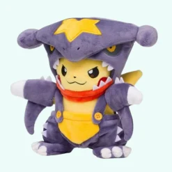 Peluche Pikachu déguisé en Carchacrok