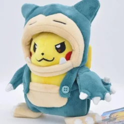 Peluche Pikachu déguisé en Ronflex