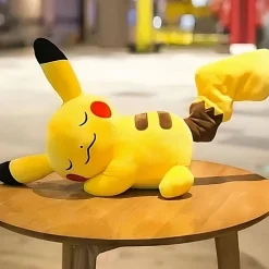 Peluche Pikachu qui dort