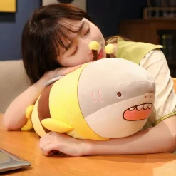 Peluche requin déguisée en abeille