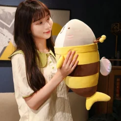 Peluche requin déguisée en abeille