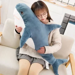 Peluche requin géant