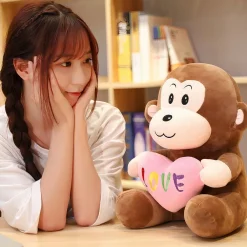 Peluche singe avec cœur