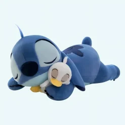 Peluche Stitch allongée avec son canard