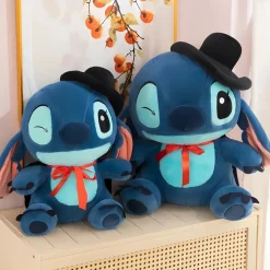 Peluche Stitch avec cape et chapeau melon