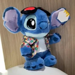 Peluche Stitch avec chemise à fleurs