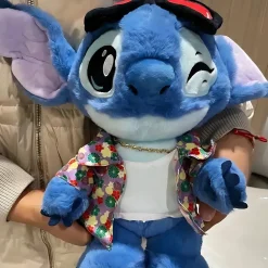 Peluche Stitch avec chemise à fleurs