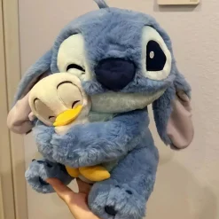 Peluche Stitch avec son doudou canard
