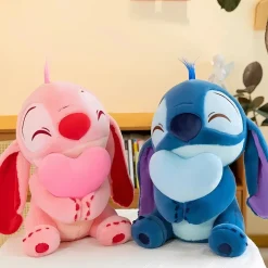 Peluche Stitch avec un cœur