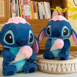 Peluche Stitch avec une glace