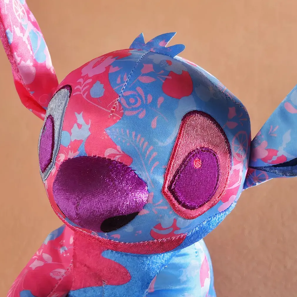 Peluche Stitch colorée rose et bleu clair Disney pour enfant