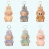 Peluche style Labubu position assise