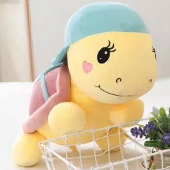 Peluche tortue violette à casquette