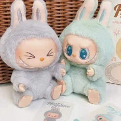 Peluche type Labubu boîte mystère assis