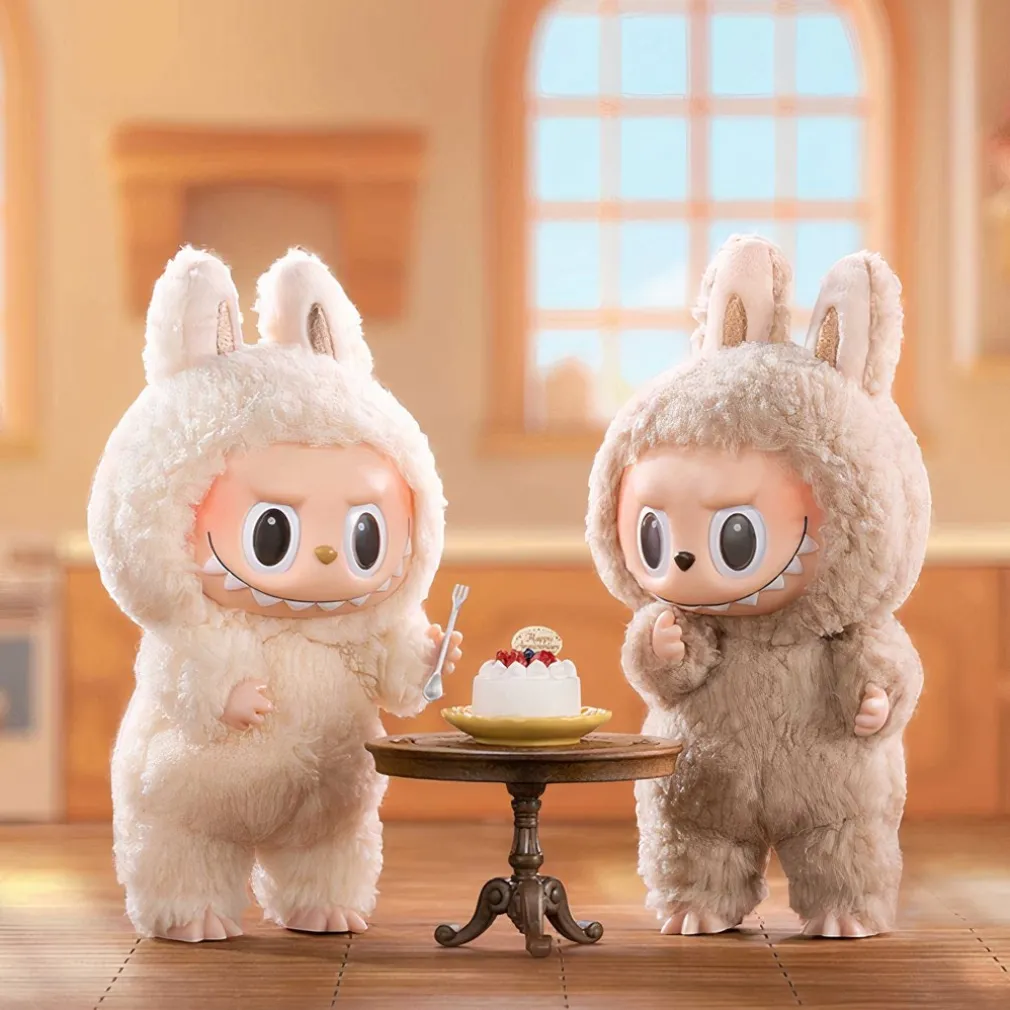 Peluche type Labubu boîte mystère debout