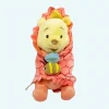 Peluche Winnie l’Ourson dans sa couverture