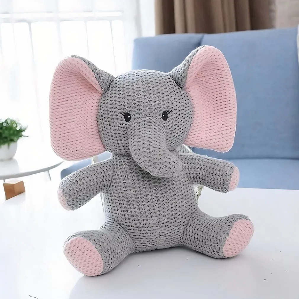 Petite peluche éléphant en tricot