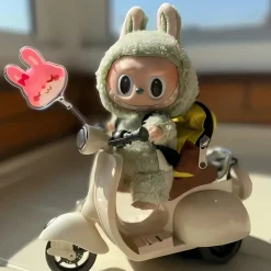 Scooter électrique pour peluche style Labubu